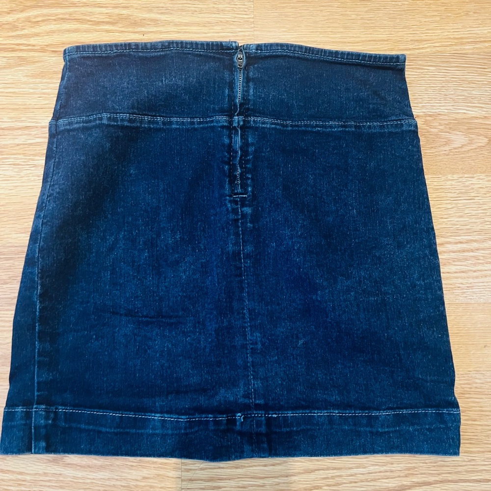 Guess skirt - Picture 2 of 2